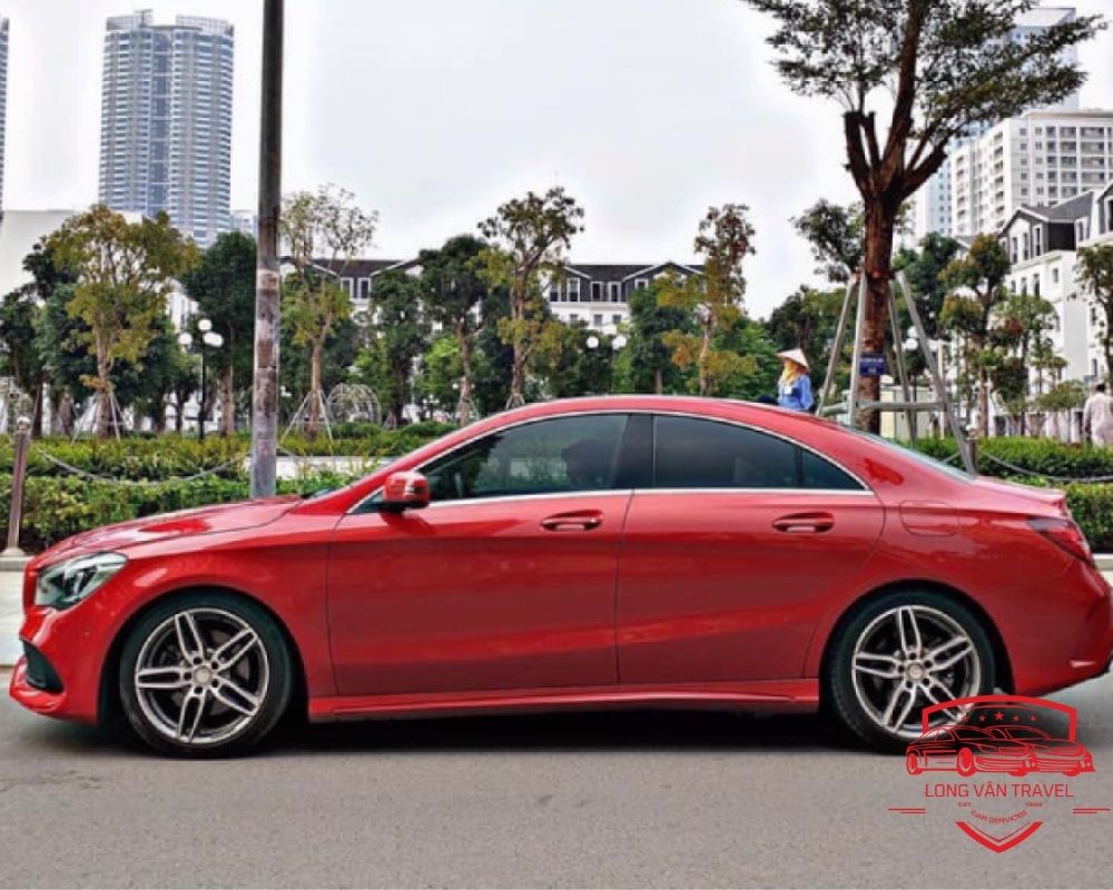 Xe 4 chỗ màu đỏ