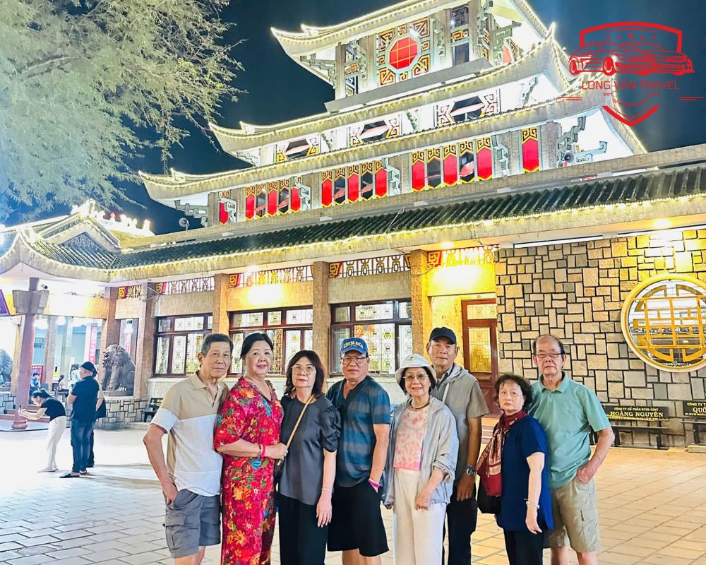 Tham quan Miếu Bà Chúa Xứ Núi Sam buổi tối